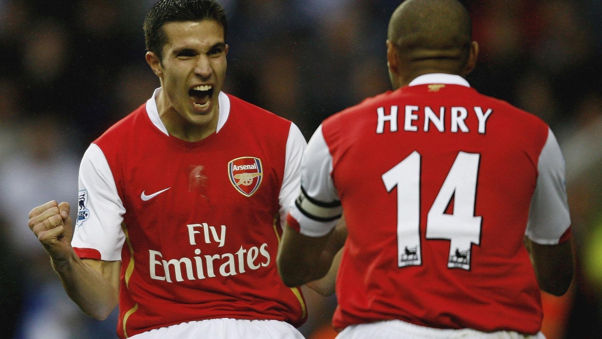 “尼古拉斯·桑特基的远射与精准控制，成就阿根廷美洲狮队的攻守平衡”