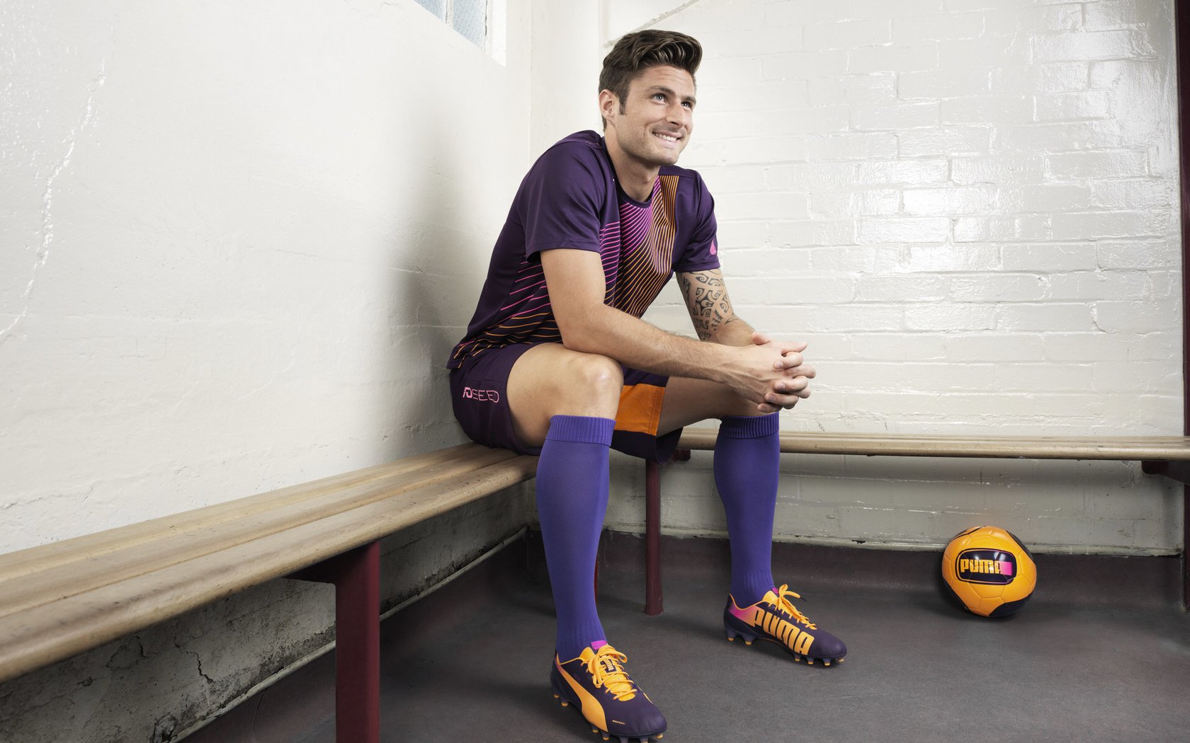 大数据监测运动员饮水与电解质平衡，运动员喝电解质饮料